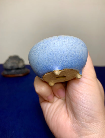 Sky-Blue Glaze, Three-Footed Small Round Pot by Ito Shika