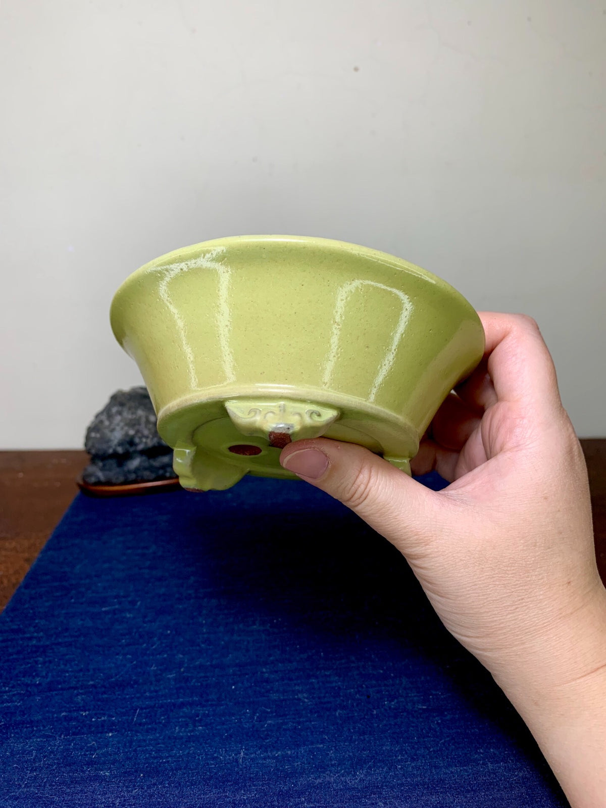 Ikkō Classic Yellow Kinyo Glaze Cloud Feet Open-Mouth Japanese Pot