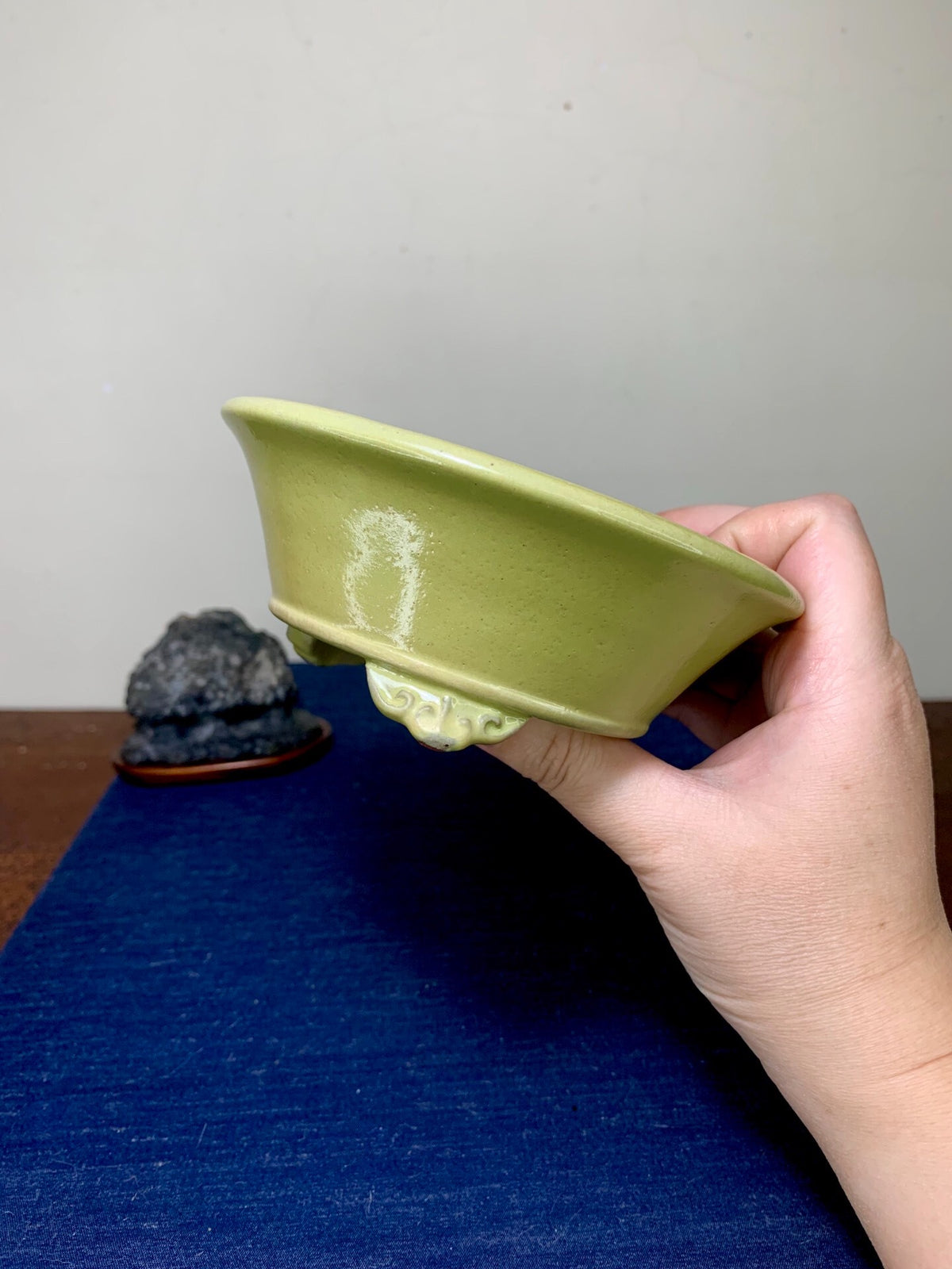 Ikkō Classic Yellow Kinyo Glaze Cloud Feet Open-Mouth Japanese Pot