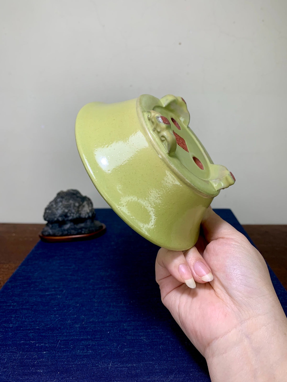 Ikkō Classic Yellow Kinyo Glaze Cloud Feet Open-Mouth Japanese Pot