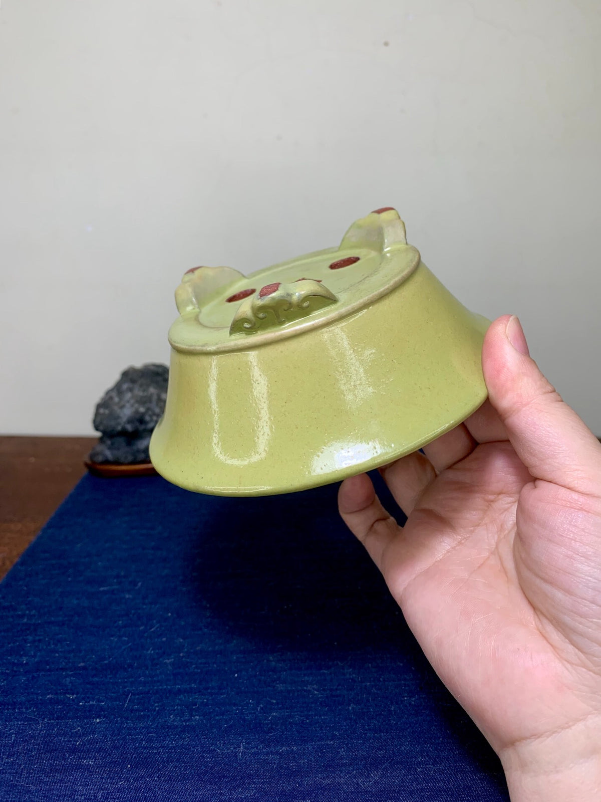 Ikkō Classic Yellow Kinyo Glaze Cloud Feet Open-Mouth Japanese Pot