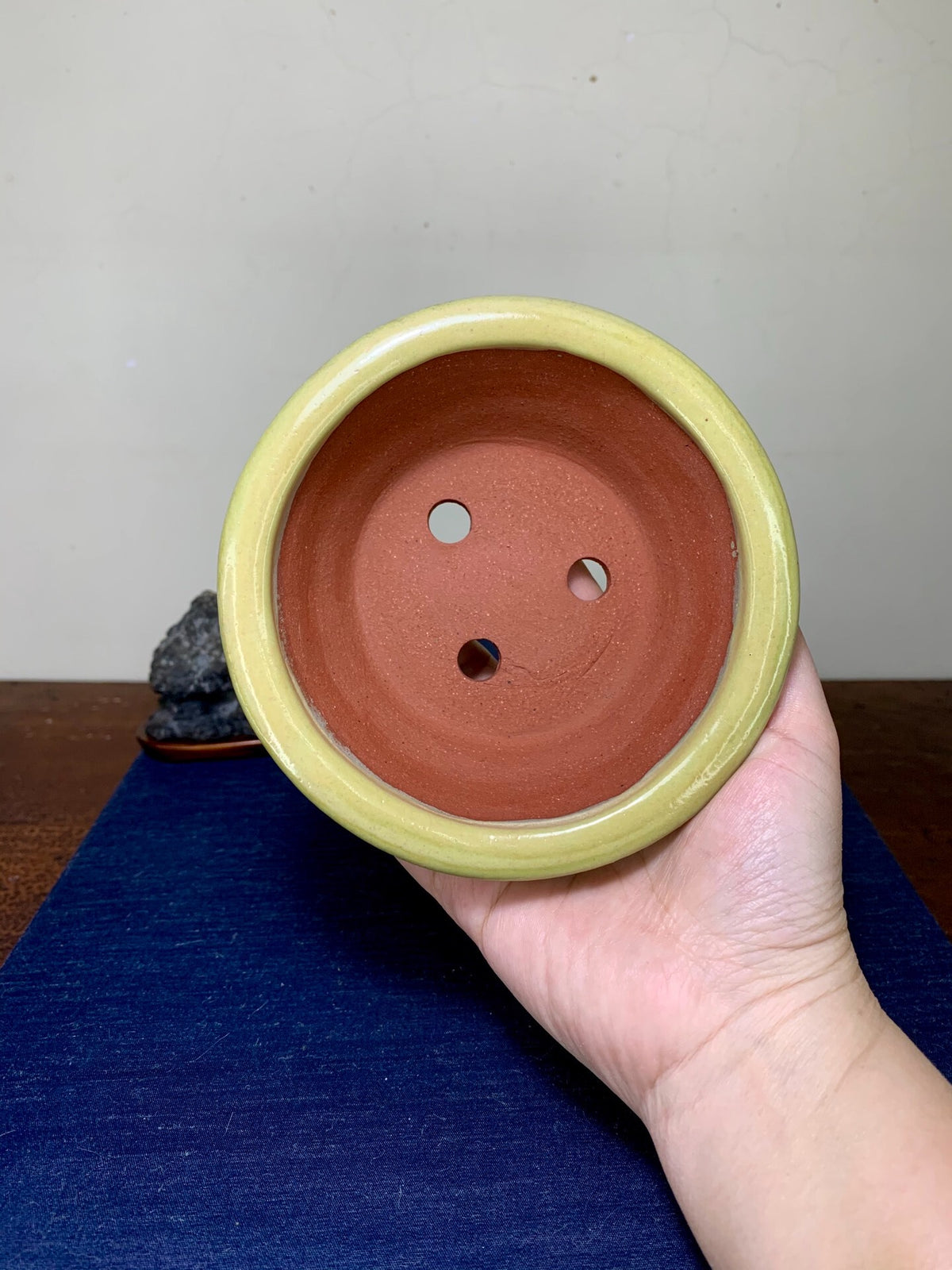 Ikkō Classic Yellow Kinyo Glaze Cloud Feet Open-Mouth Japanese Pot