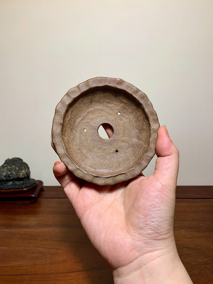 Man'kō Shūzan Hand-Pinched Small Nanban Japanese Flower Pot