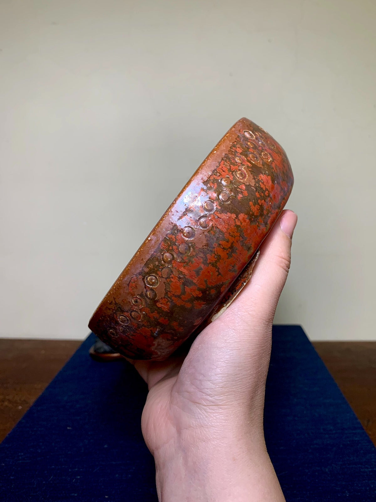 Koto Tadaaki Coral Glaze Drum-Shaped Round Pot