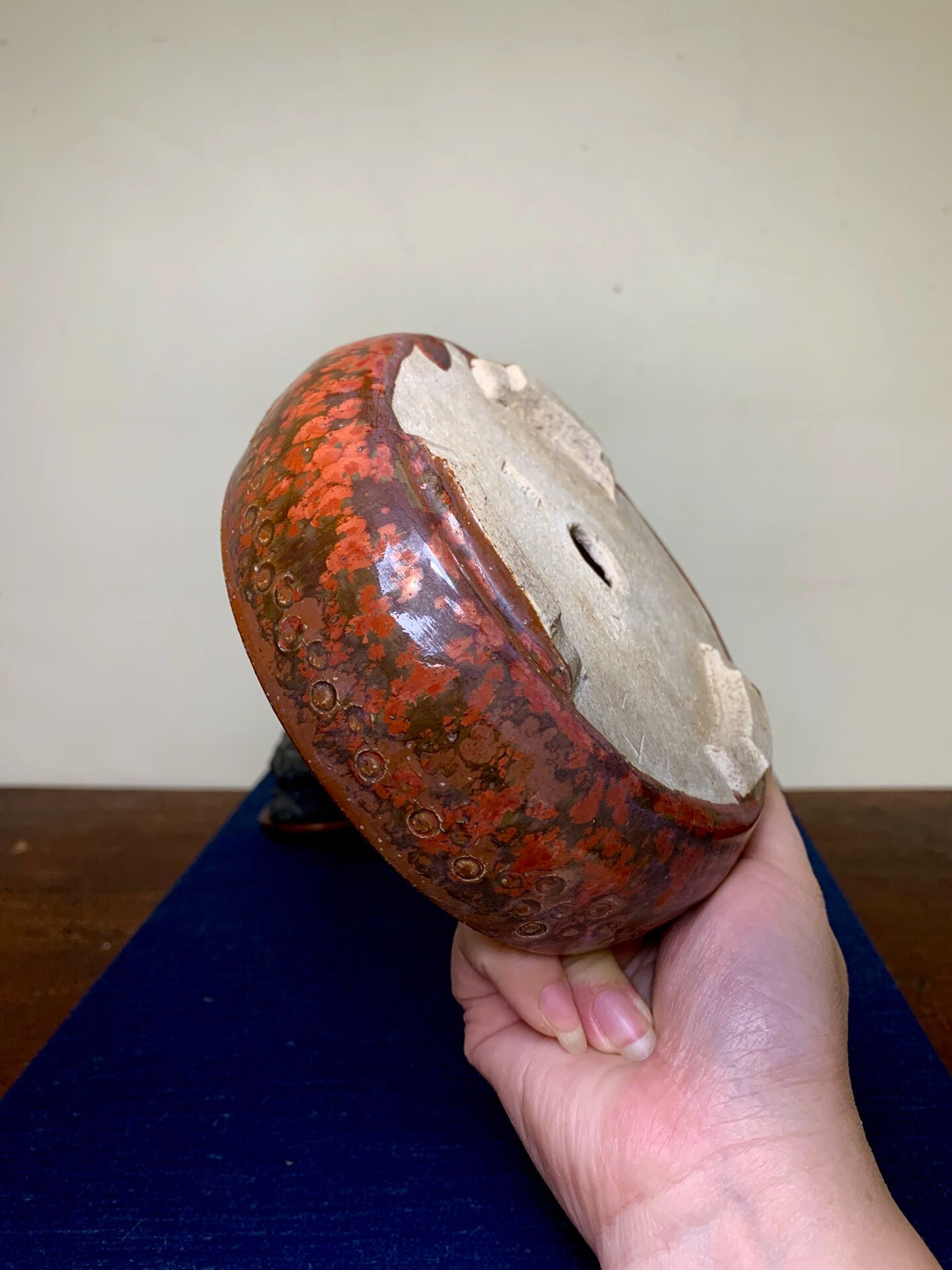 Koto Tadaaki Coral Glaze Drum-Shaped Round Pot
