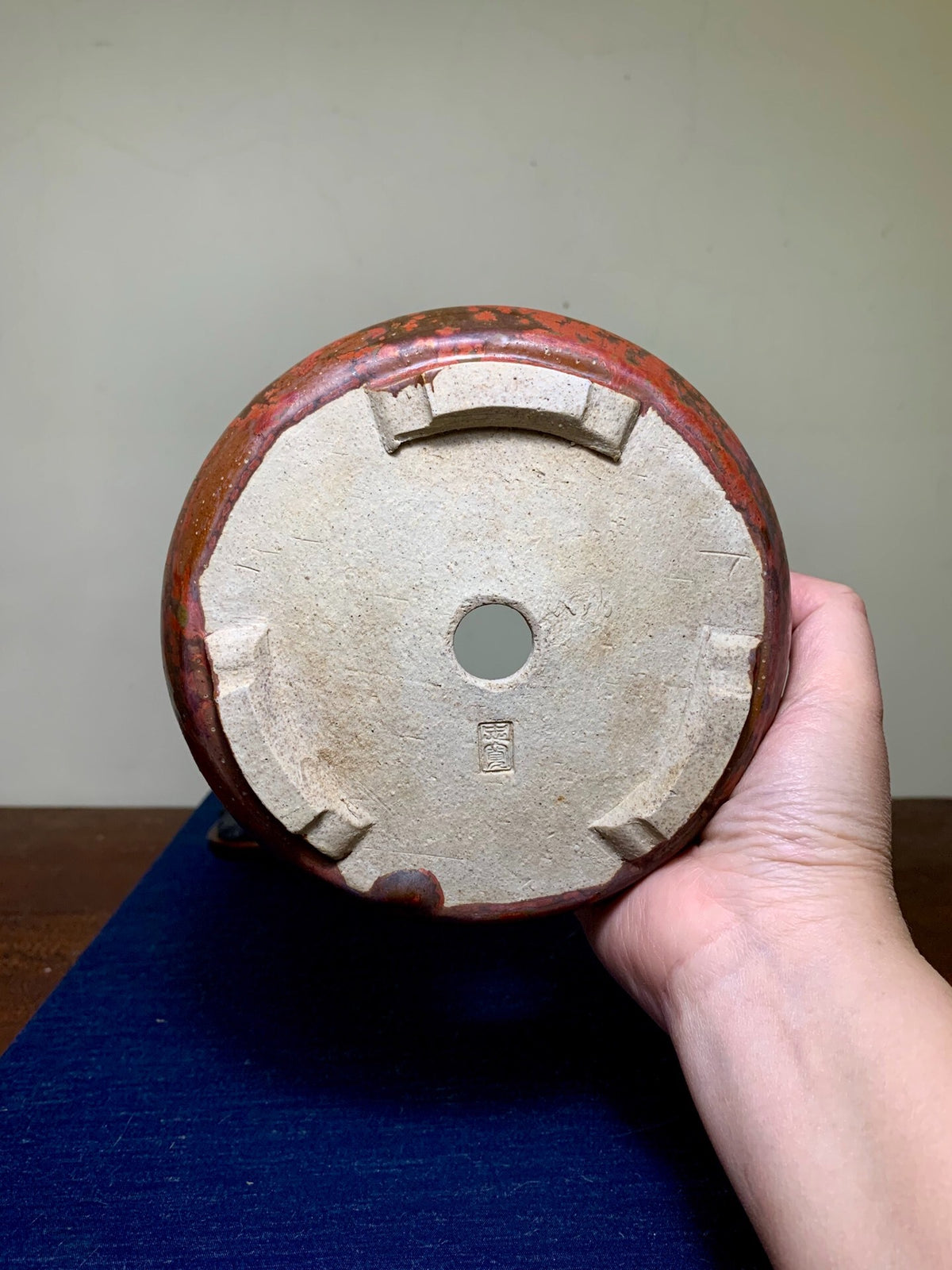 Koto Tadaaki Coral Glaze Drum-Shaped Round Pot
