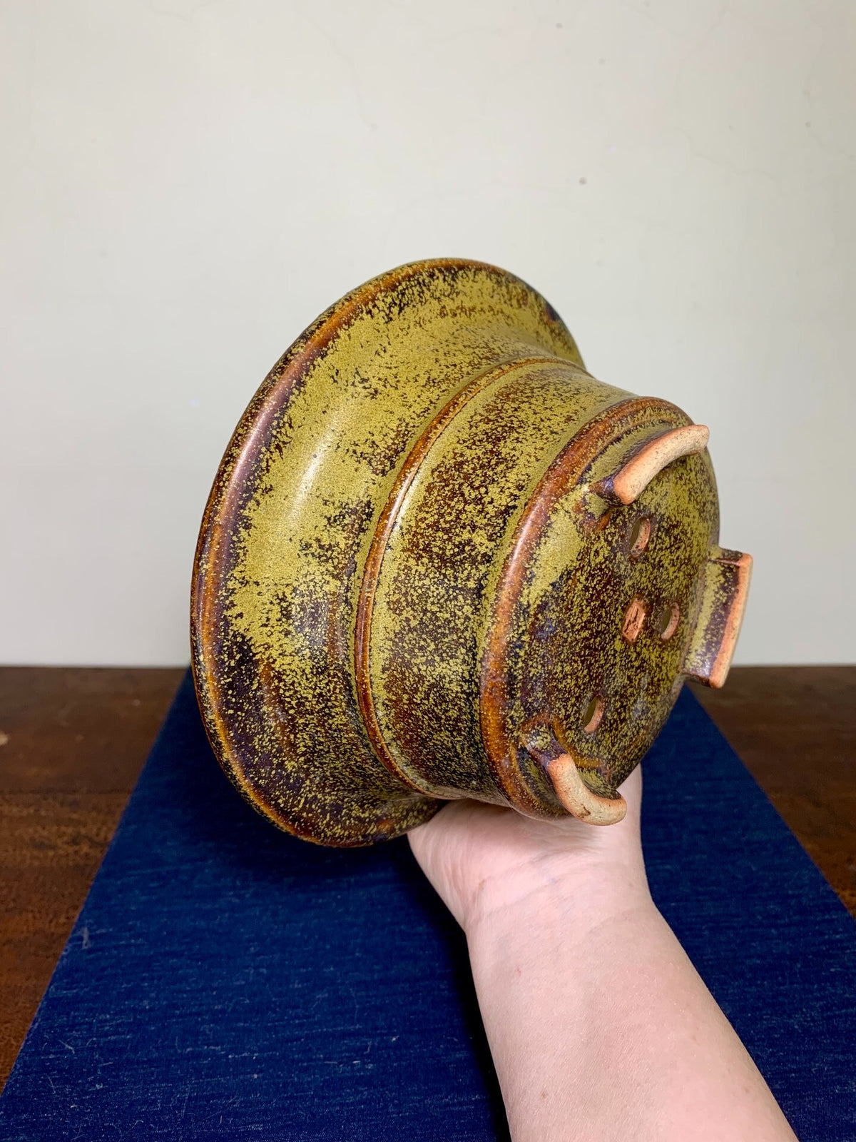 Shishi Maru, Middle Band, Cut Feet, Large Open Mouth, Japanese Pot