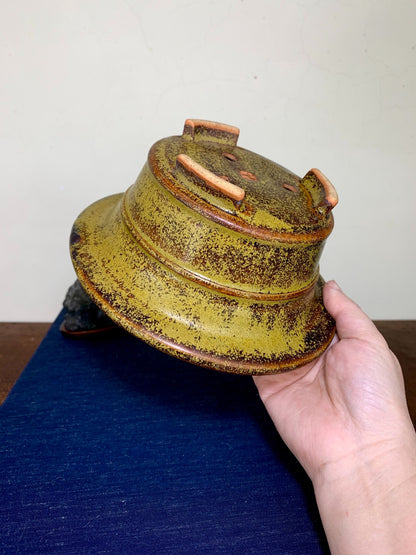 Shishi Maru, Middle Band, Cut Feet, Large Open Mouth, Japanese Pot