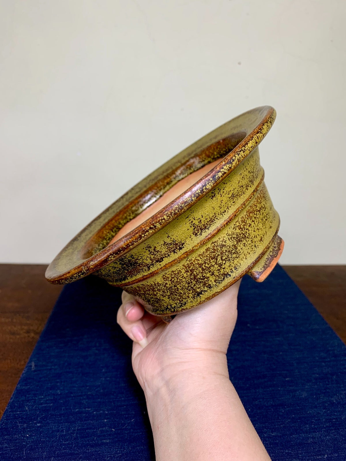 Shishi Maru, Middle Band, Cut Feet, Large Open Mouth, Japanese Pot
