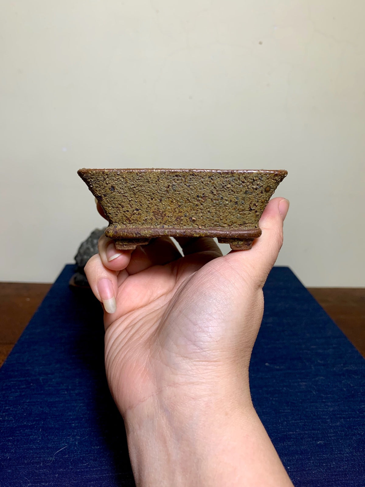 Imaoka Chōsō Pear-Skin Glaze Lower Band Cut-Foot Small Rectangular Japanese Pot