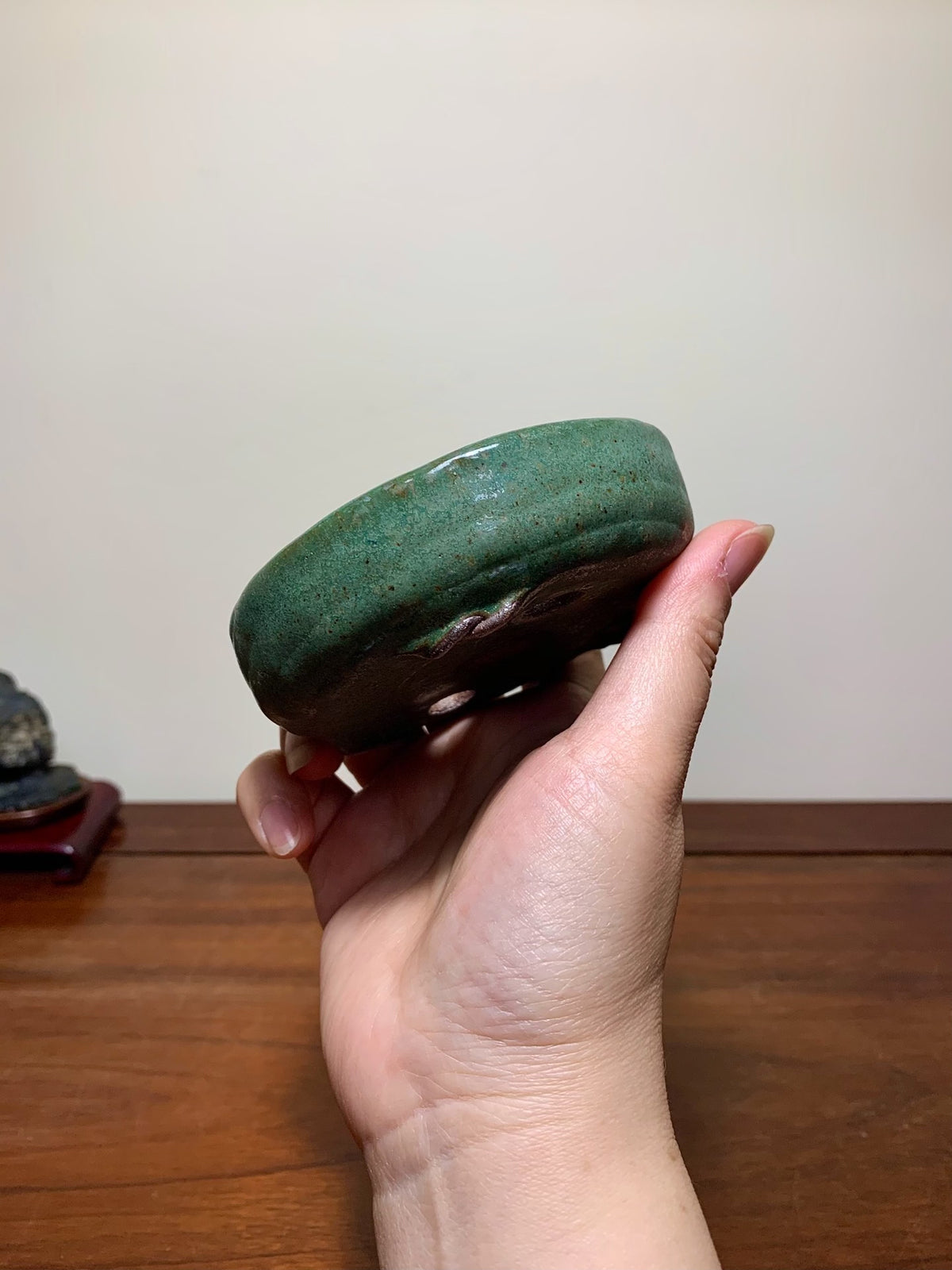 Hand-Pinched Green-Glazed Round Pot by Arai Akio