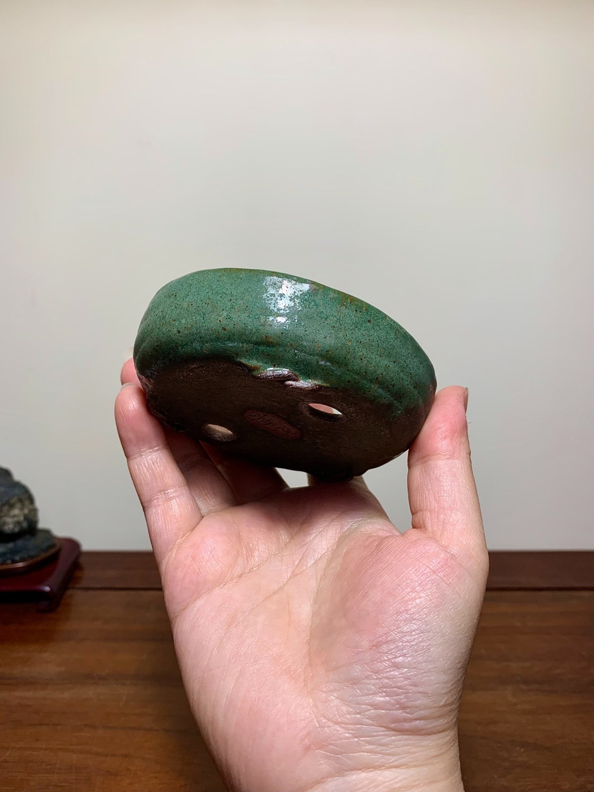 Hand-Pinched Green-Glazed Round Pot by Arai Akio