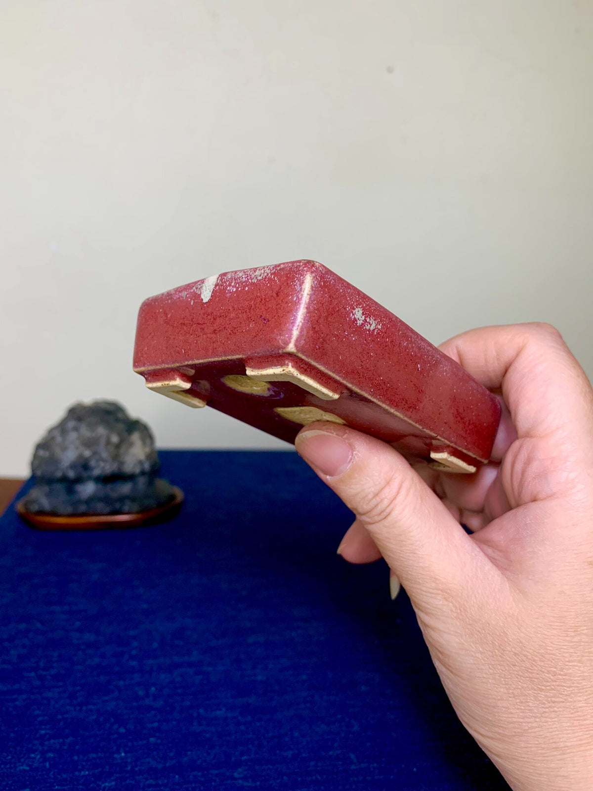 Cut-Footed Small Rectangular Japanese Pot by Arai Akumu