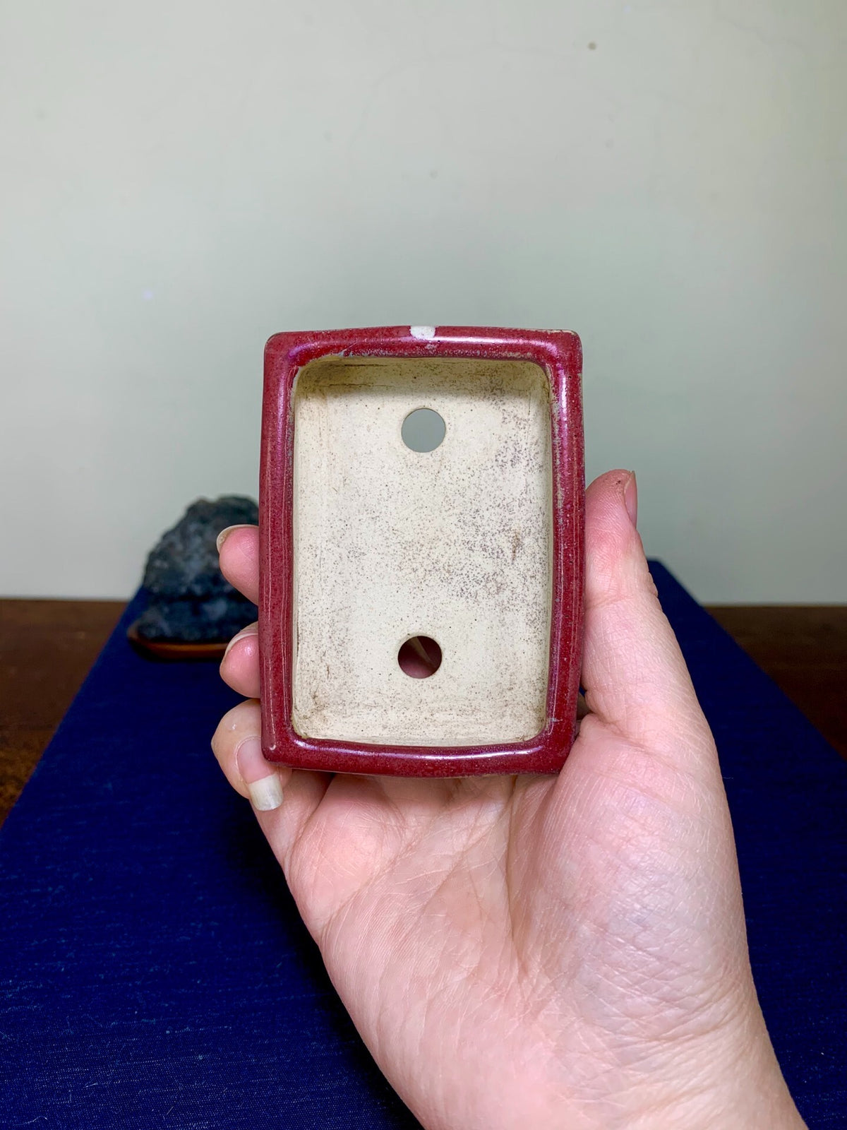 Cut-Footed Small Rectangular Japanese Pot by Arai Akumu