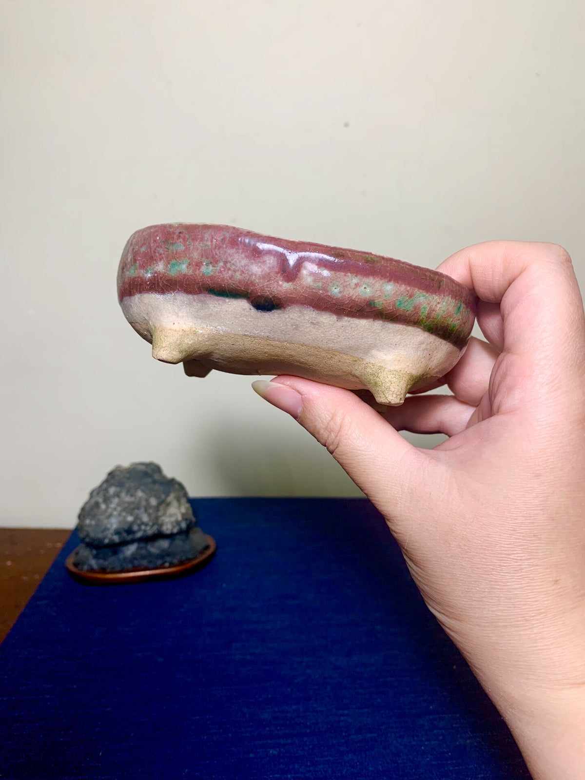 Hand-Pinched Shinsha Copper-Red Glaze Kiln-Transmuted Four-Footed Oval Japanese Pot by Ko-Sen-Dou