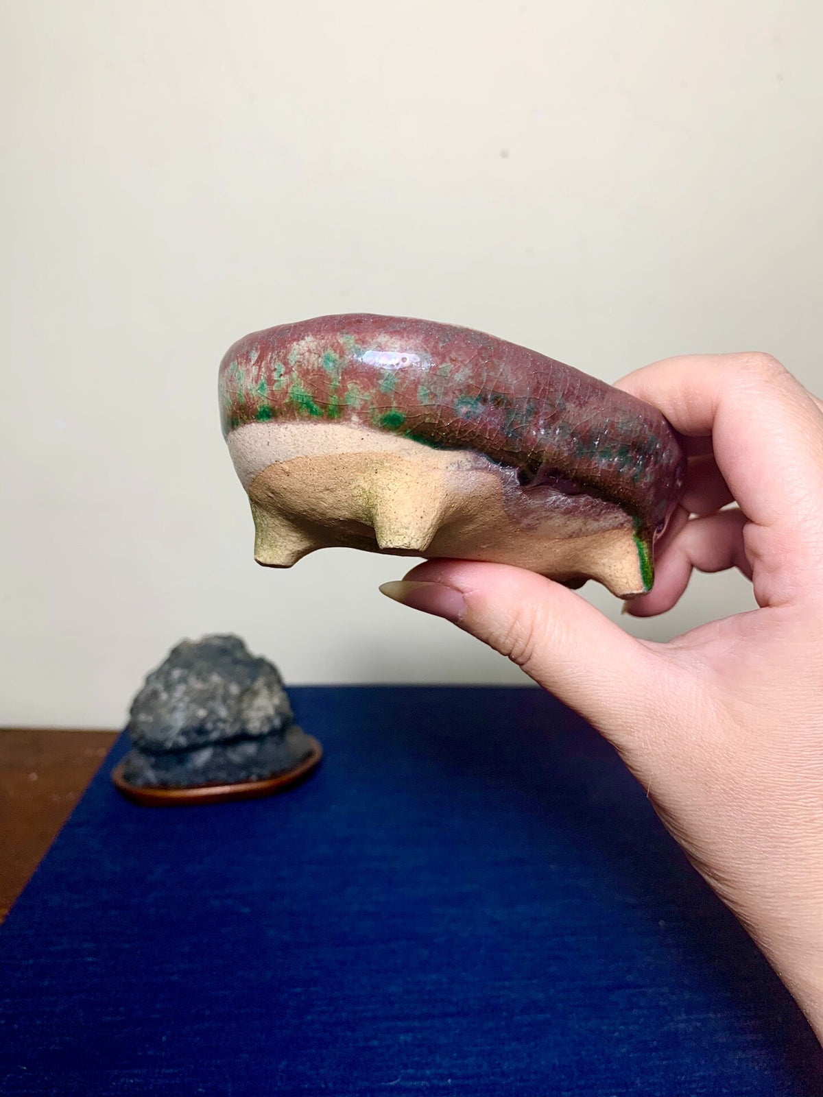 Hand-Pinched Shinsha Copper-Red Glaze Kiln-Transmuted Four-Footed Oval Japanese Pot by Ko-Sen-Dou