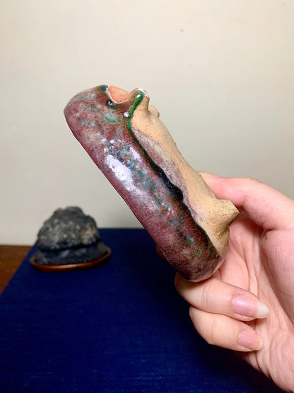 Hand-Pinched Shinsha Copper-Red Glaze Kiln-Transmuted Four-Footed Oval Japanese Pot by Ko-Sen-Dou