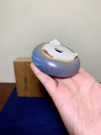 Man'kō Shūzan Kinyō Kiln-Transmuted Three-Footed Round Pot