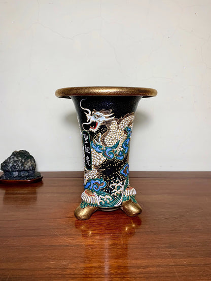 Hōtō Ryūzan Fully Painted Double Dragon Design Omoto Pot