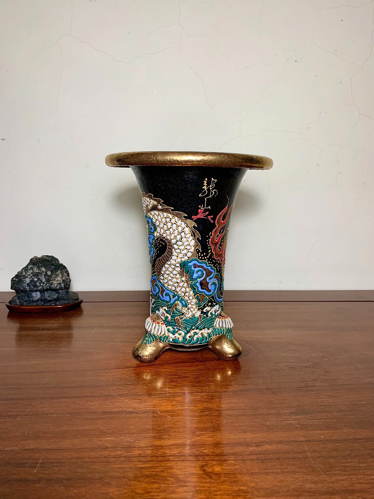 Hōtō Ryūzan Fully Painted Double Dragon Design Omoto Pot