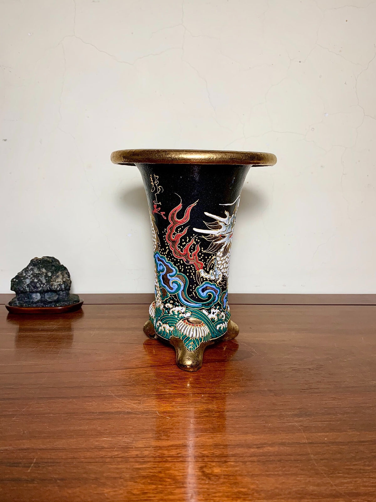 Hōtō Ryūzan Fully Painted Double Dragon Design Omoto Pot
