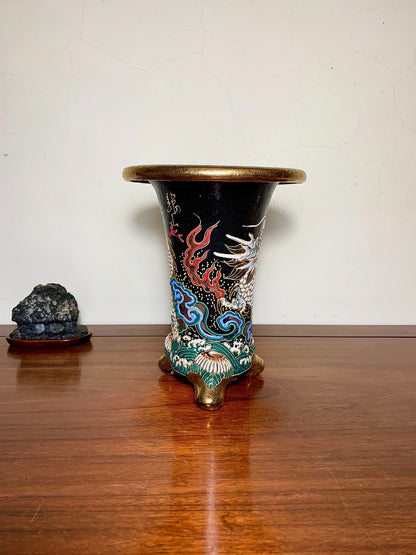 Hōtō Ryūzan Fully Painted Double Dragon Design Omoto Pot