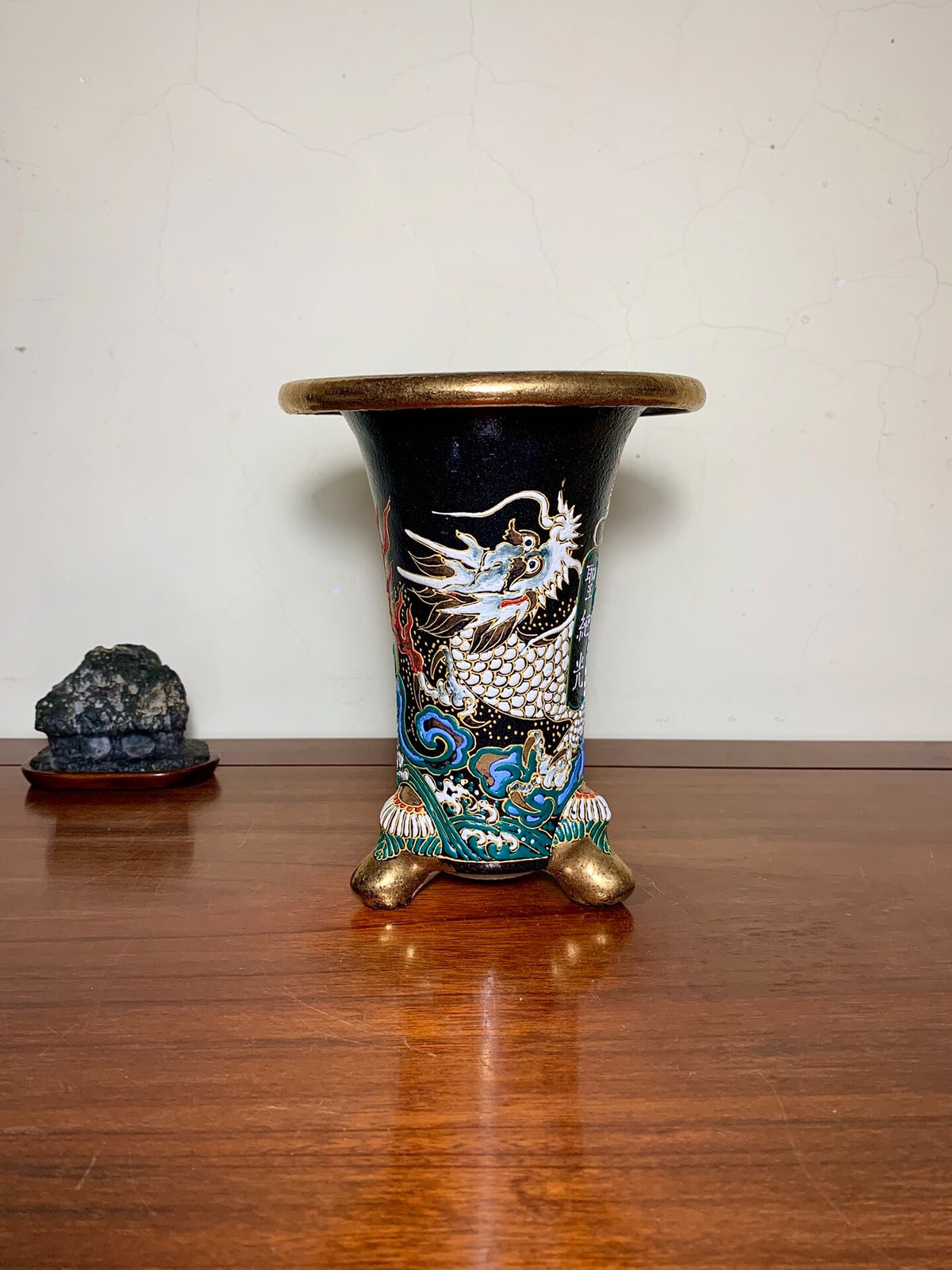 Hōtō Ryūzan Fully Painted Double Dragon Design Omoto Pot