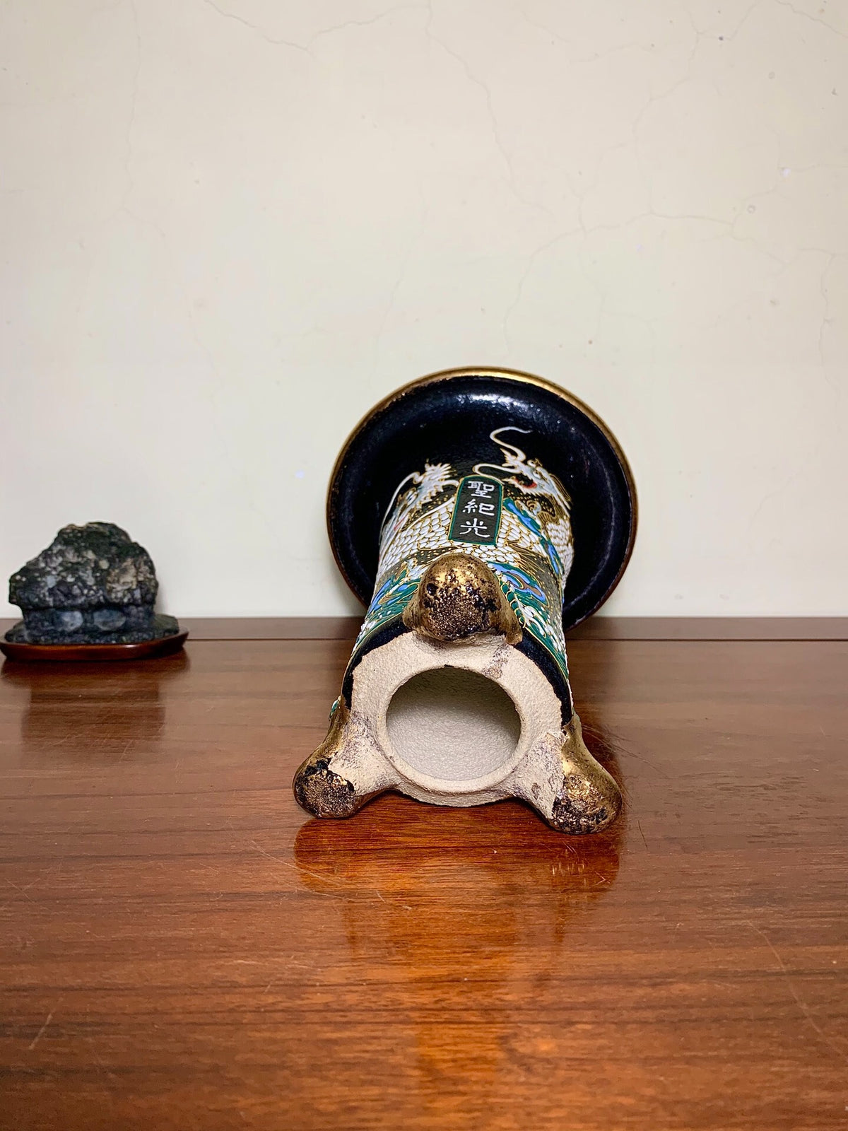 Hōtō Ryūzan Fully Painted Double Dragon Design Omoto Pot