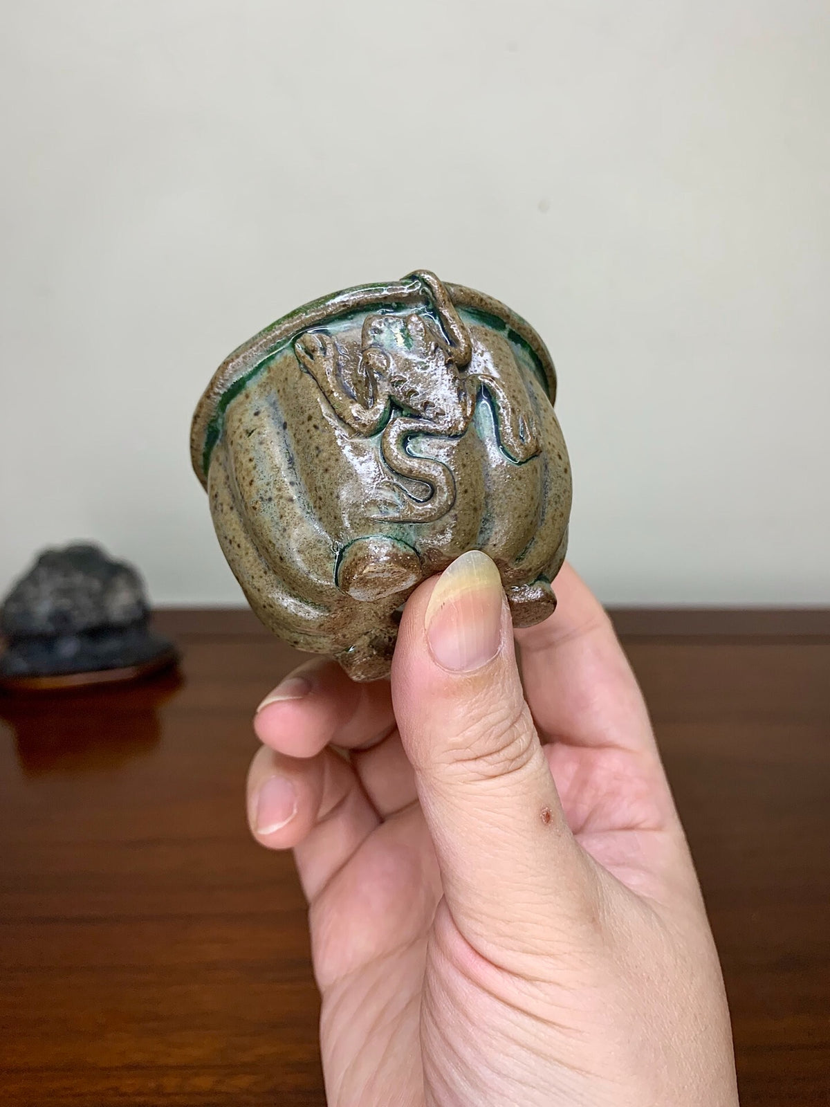 Ishizue Hand-Pinched Frog Decoration Small Wheel Flower Japanese Pot