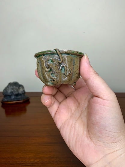 Ishizue Hand-Pinched Frog Decoration Small Wheel Flower Japanese Pot