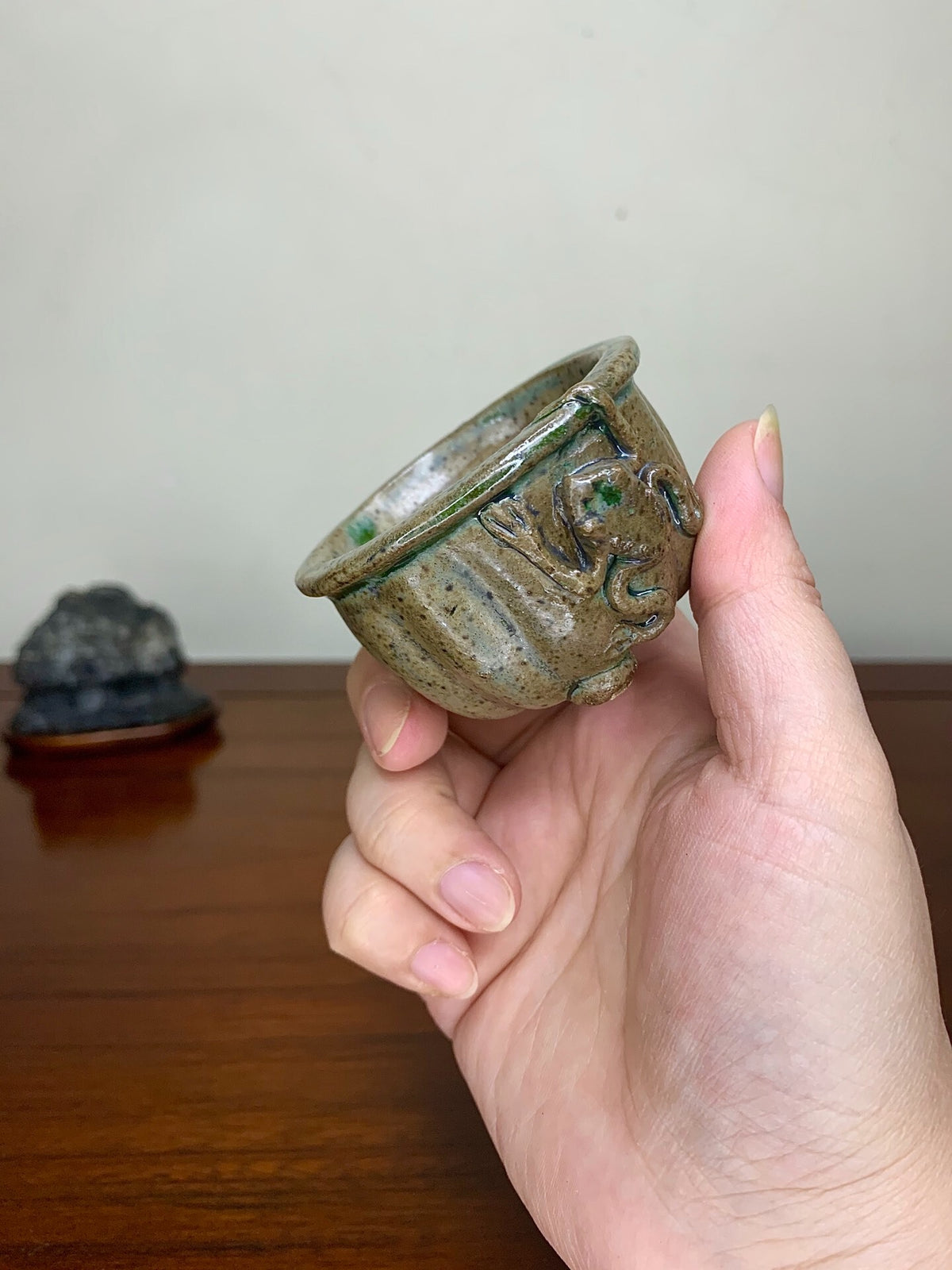 Ishizue Hand-Pinched Frog Decoration Small Wheel Flower Japanese Pot