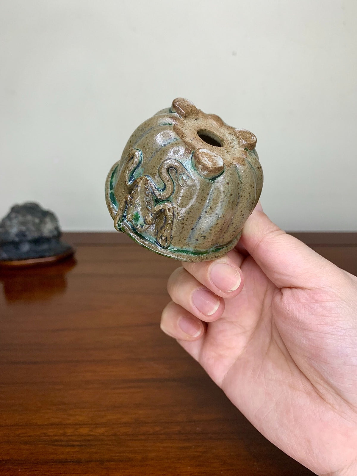 Ishizue Hand-Pinched Frog Decoration Small Wheel Flower Japanese Pot