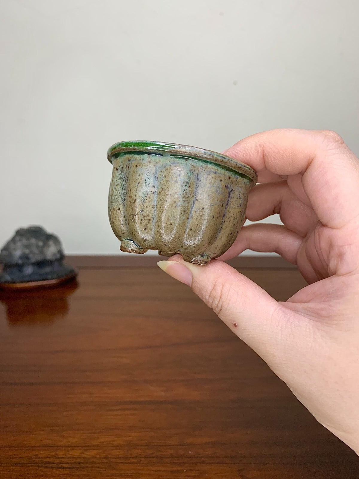 Ishizue Hand-Pinched Frog Decoration Small Wheel Flower Japanese Pot