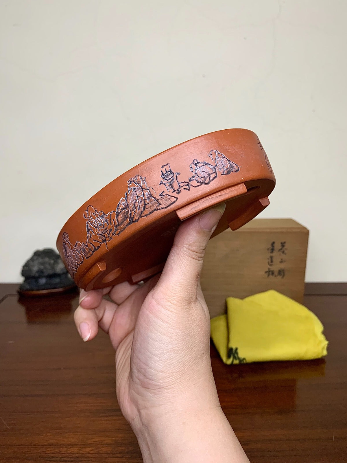Takahashi Yukiji to Sazan Gou Shudei Incised Seven Sages Oval Japanese Pot