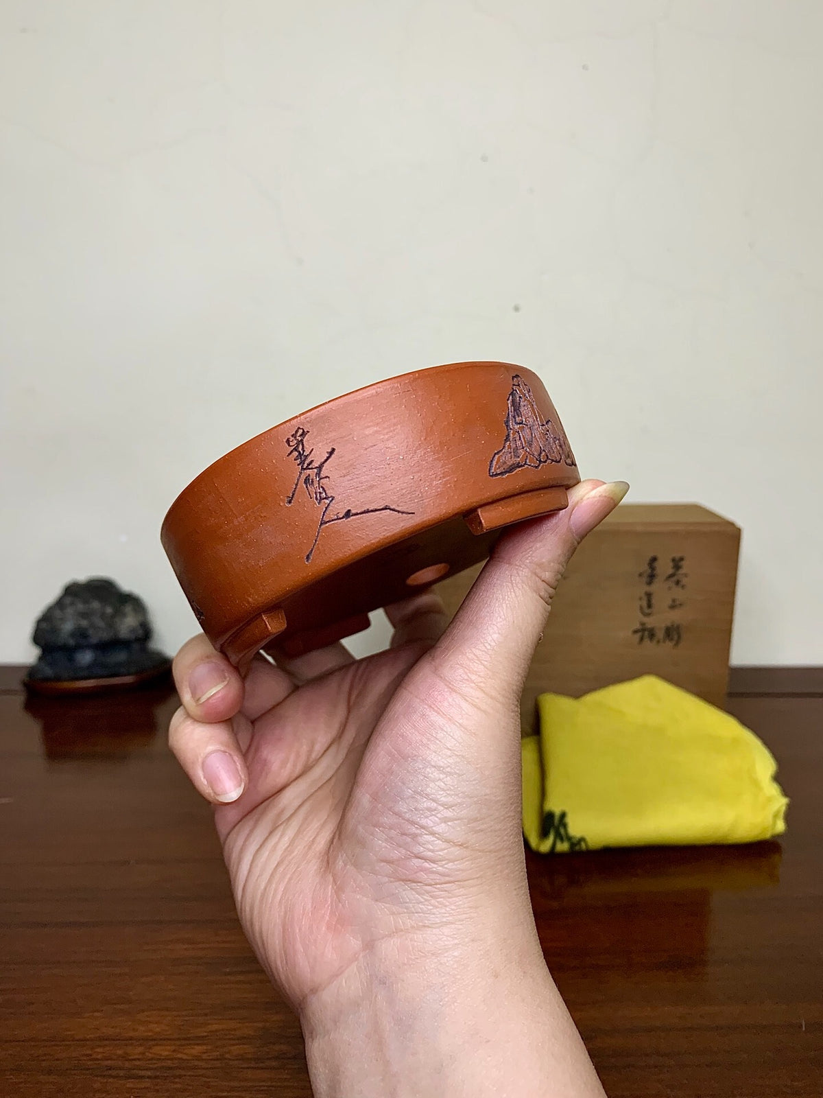 Takahashi Yukiji to Sazan Gou Shudei Incised Seven Sages Oval Japanese Pot