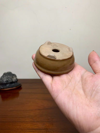 Soba Glaze Outer Rim Round Pot by Matsuzaka Miyama