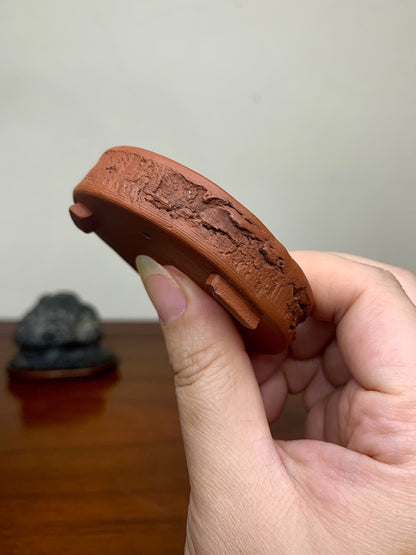 Shudei Hand-Pinched Incised Japanese Pot by Takahashi Yukiji