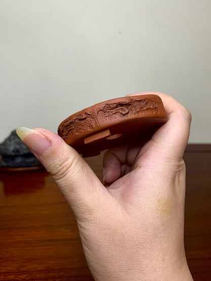 Shudei Hand-Pinched Incised Japanese Pot by Takahashi Yukiji