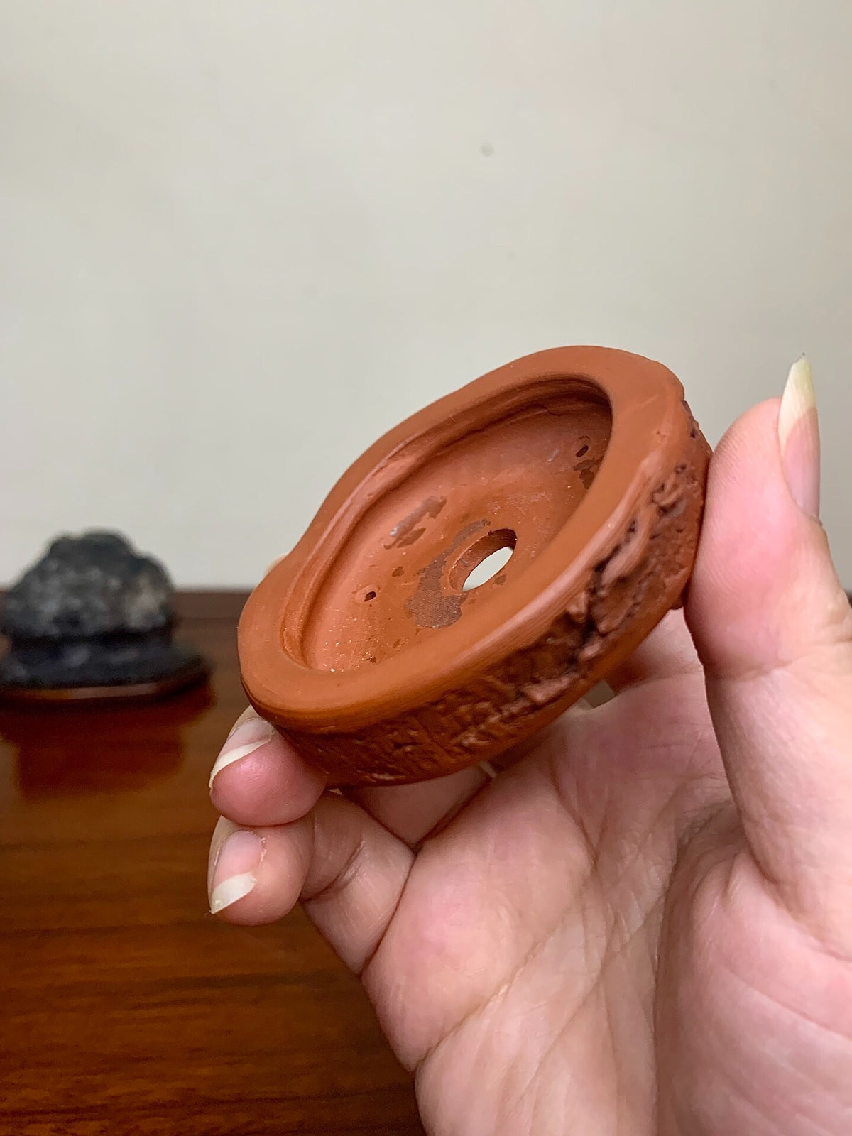Shudei Hand-Pinched Incised Japanese Pot by Takahashi Yukiji