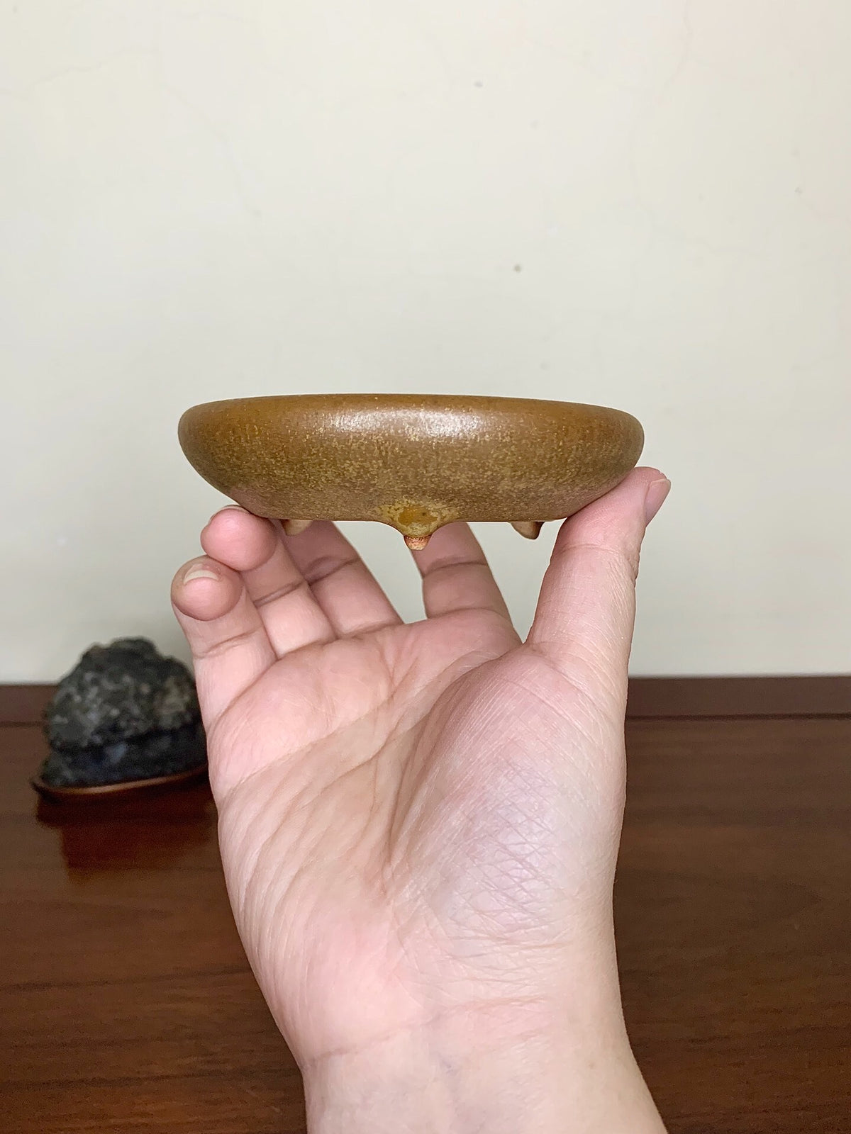 Soba Glaze, Cat-Footed Round Pot by Mikata