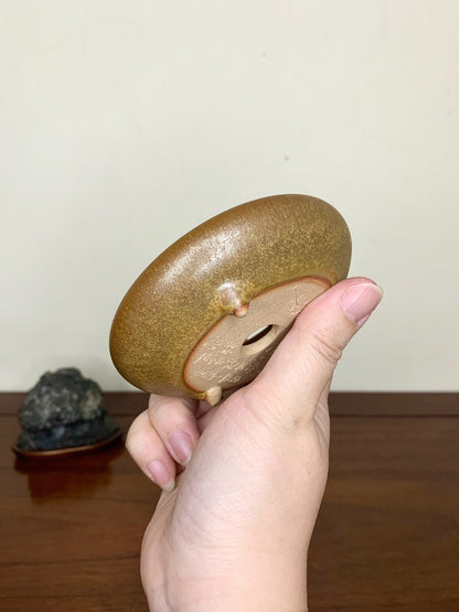 Soba Glaze, Cat-Footed Round Pot by Mikata