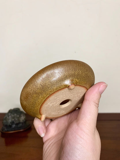 Soba Glaze, Cat-Footed Round Pot by Mikata