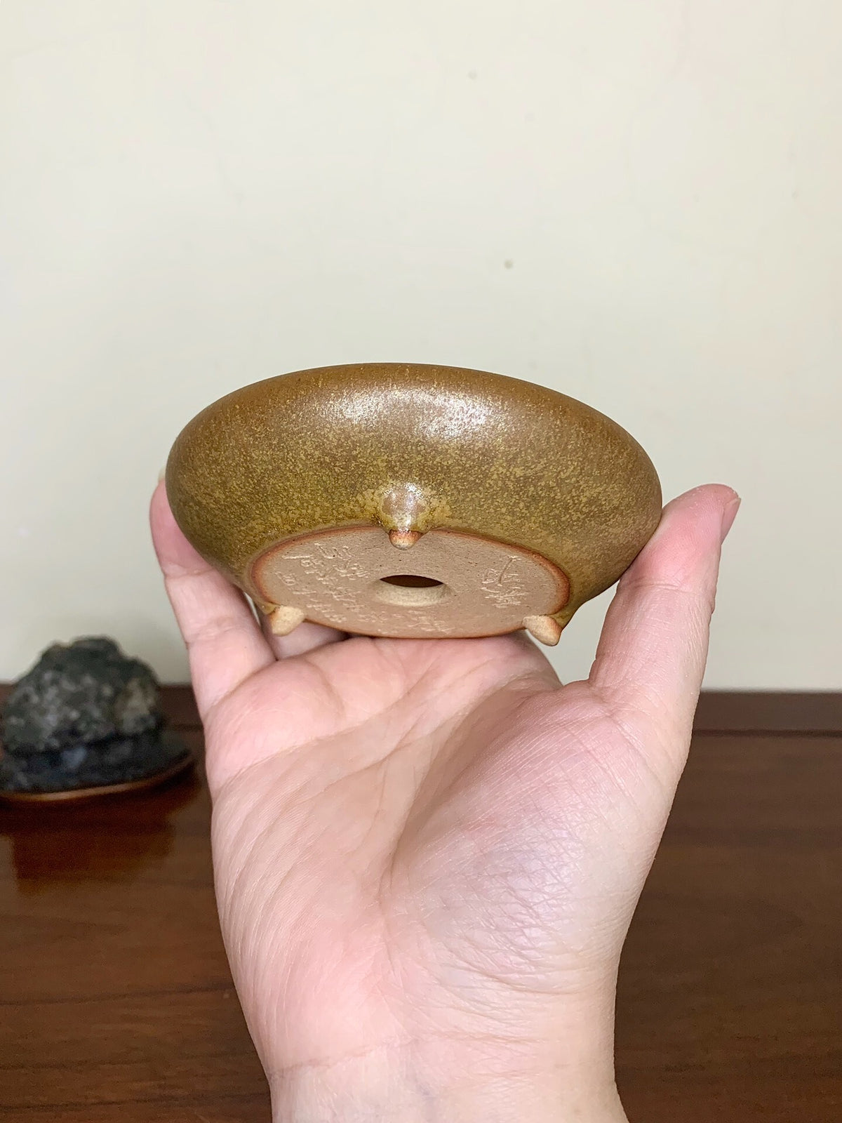 Soba Glaze, Cat-Footed Round Pot by Mikata
