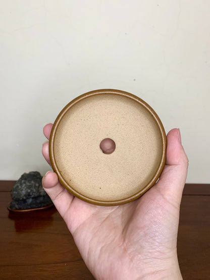 Soba Glaze, Cat-Footed Round Pot by Mikata