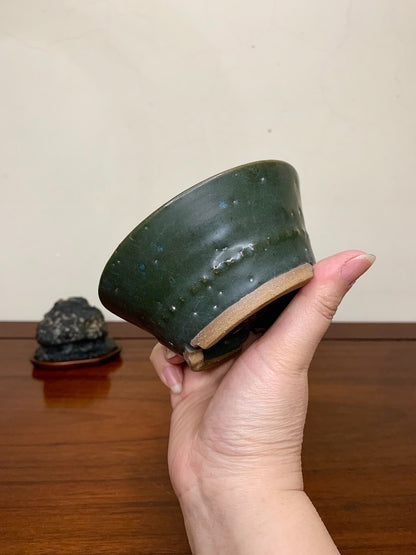 Shishi Maru Green Glaze with Central Knob, Open Mouth, Japanese Pot