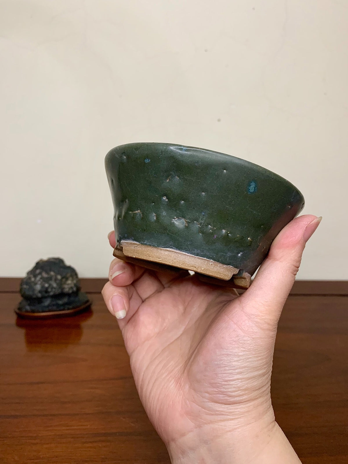 Shishi Maru Green Glaze with Central Knob, Open Mouth, Japanese Pot