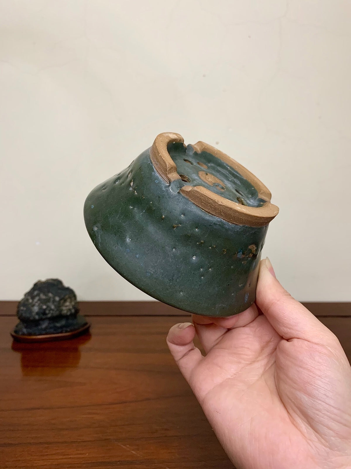 Shishi Maru Green Glaze with Central Knob, Open Mouth, Japanese Pot