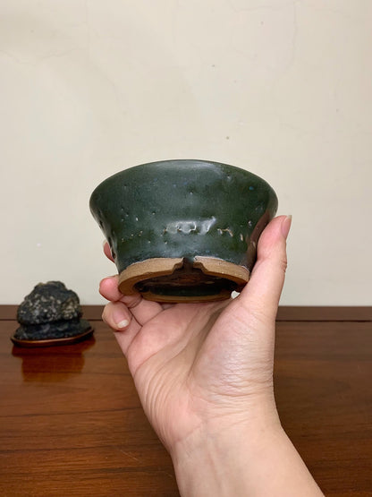 Shishi Maru Green Glaze with Central Knob, Open Mouth, Japanese Pot