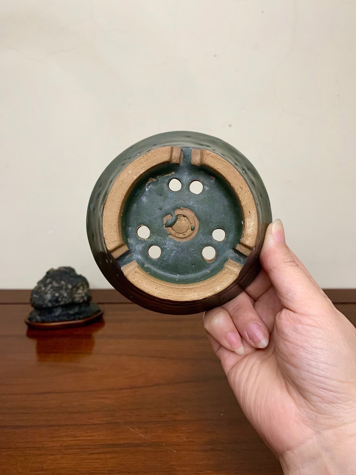 Shishi Maru Green Glaze with Central Knob, Open Mouth, Japanese Pot