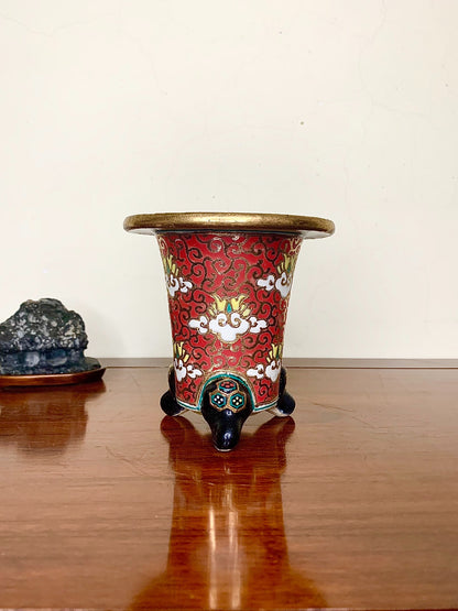 Hosshi Kakuei Rare Red Glaze with Tang Dynasty Grass and Auspicious Cloud Pattern, Red Brocade Pot